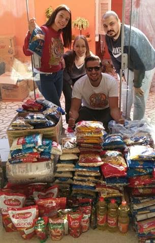 Securitários da Argo Seguros entregam alimentos arrecadados internamente para a ONG “Mãos na Massa”. Divulgação