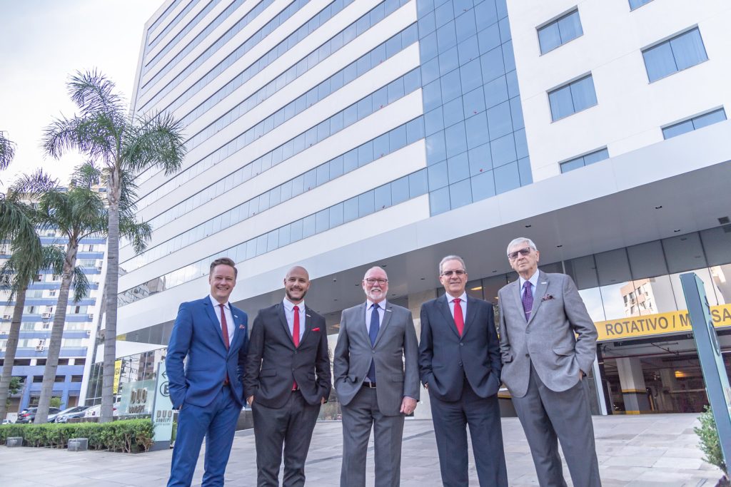 Parceira da Essor, Livonius foi homenageada no evento de 95 anos do Sindseg-PR/MS