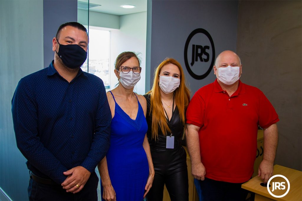 Da esquerda para a direita: Luiz Fernando Hoffmann de Oliveira (Sicoob Credseguro), Genesi Cassol (Sincor-RS), Júlia Senna (JRS) e André Thozeski (Sincor-RS). Foto: Filipe Tedesco/JRS