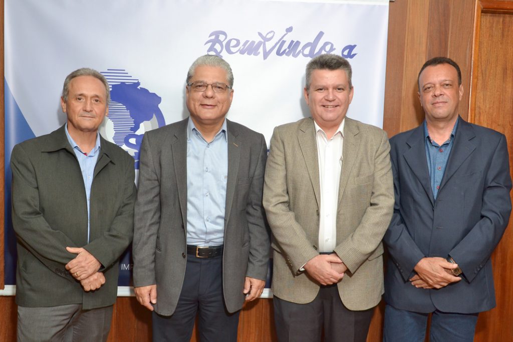 João Paulo Mello (Sudamerica) ao lado dos executivos da Tokio Marine, Sérgio Canesso e Oswaldo Leão, e do consultor Antônio Matos