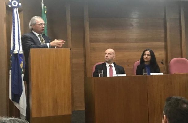 O ministro da Economia, Paulo Guedes, discursa durante a posse de Solange Vieira como superintendente da Susep / Reprodução