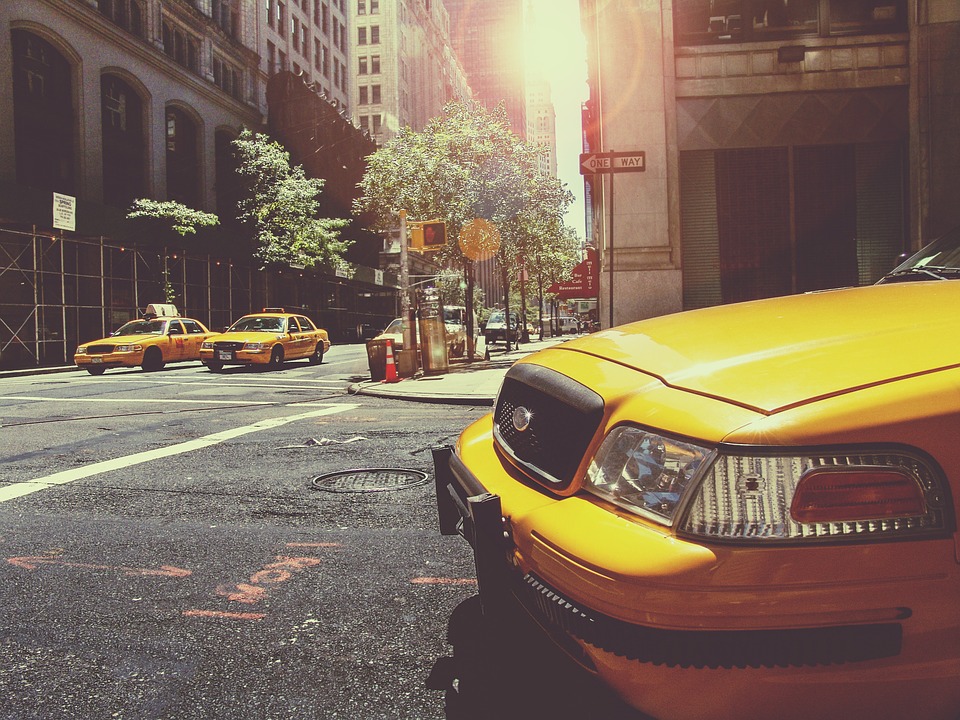 88i fecha parceria com aplicativo Vá de Táxi para seguro de celulares de taxistas