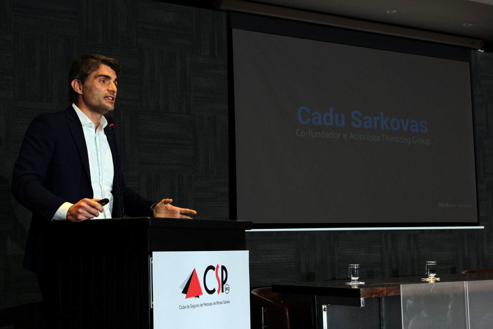 Cadu Sarkovas: “o mundo mudou, assim como a percepção do cliente. Não é possível vender seguros como fazíamos há anos atrás”.