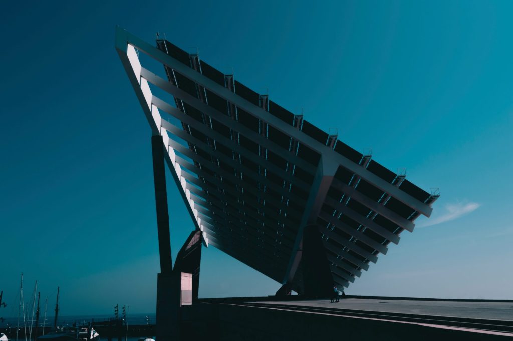 Revisão de regras da ANEEL podem inviabilizar investimentos em energia solar no Brasil