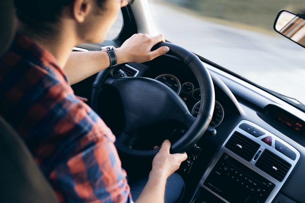 Novos tipos de contratação de seguro de carro ajudam no bolso e no comportamento do motorista