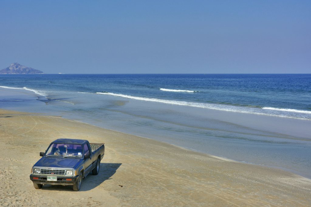 Conduzir automóveis pela areia da praia é prática que precisa de atenção dos proprietários