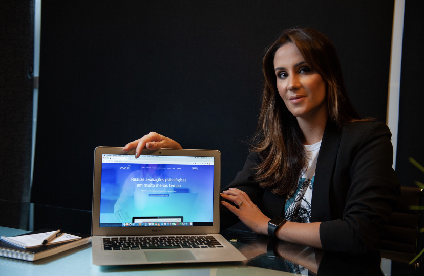 Ana Carolina Peuker é fundadora e CEO da BeeTouch / Divulgação
