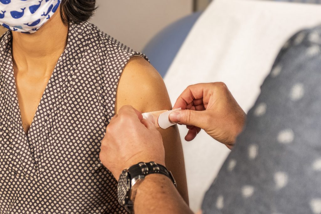 MSF apela por vacinação urgente para profissionais de saúde de países africanos