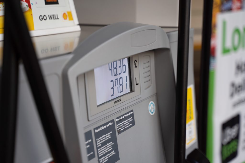 Preço da gasolina sobe 25,7% desde maio e ultrapassa R$ 5,00, aponta Ticket Log