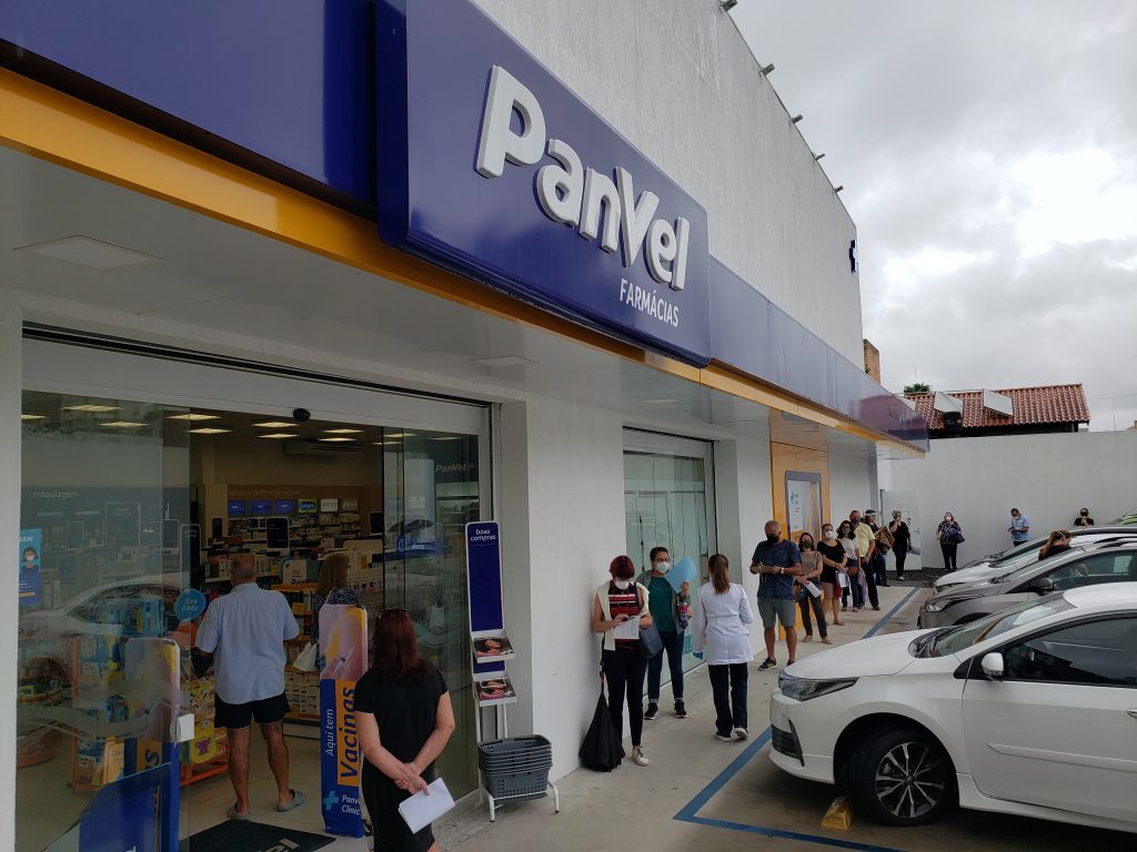 Apoio da Panvel à vacinação contra Covid acontece em 13 lojas de Porto Alegre (RS)