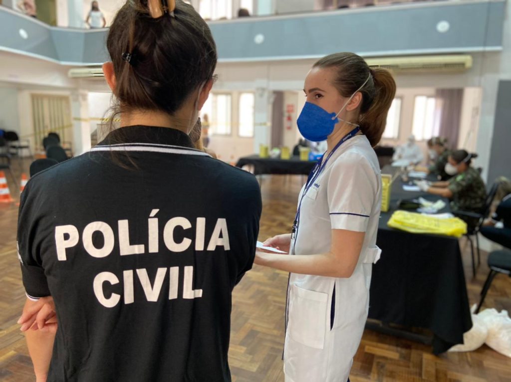 Operação para testagem da Covid em policiais civis recebe apoio da Panvel em Porto Alegre (RS)