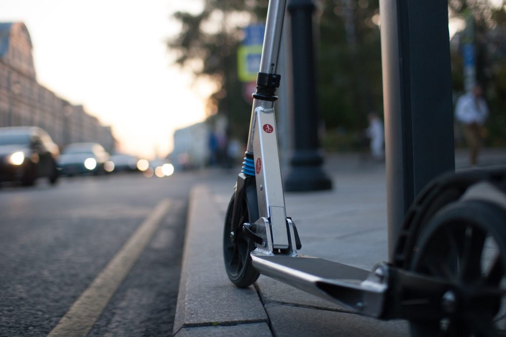 Seguros SURA fecha parceria e oferece proteção aos usuários de scooters elétricas