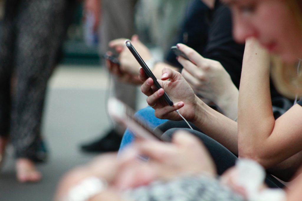 69% dos usuários de internet via dispositivos móveis afirmam não viver sem internet no celular