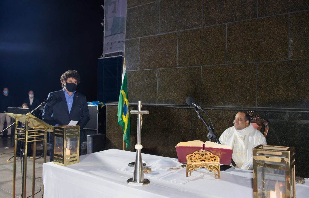 O presidente do CVG-RJ, Octávio Perissé, e o Padre Omar, Reitor do Santuário do Cristo Redentor / Divulgação