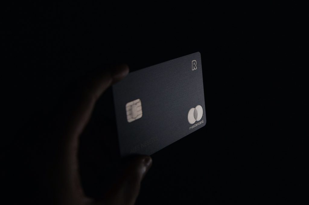 Cartão de crédito de bancos digitais é o mais usado por 45,6% dos consumidores