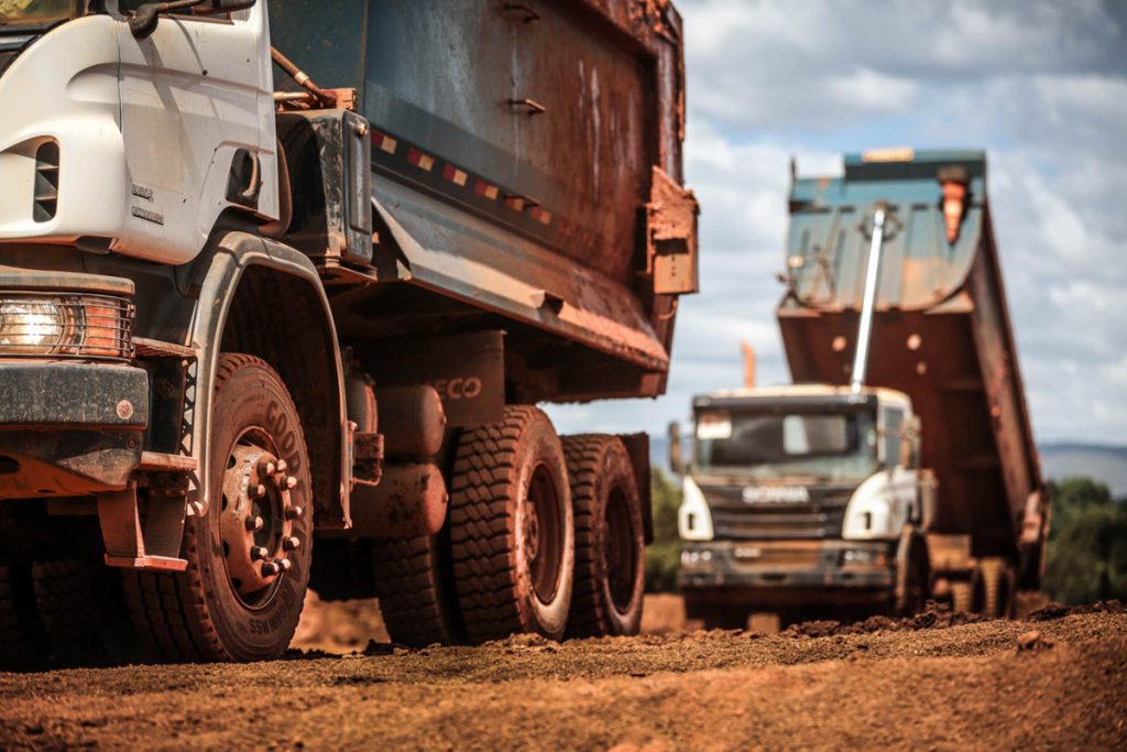 Com obras da construção civil em alta, MAPFRE alerta sobre cobertura para caminhão basculante