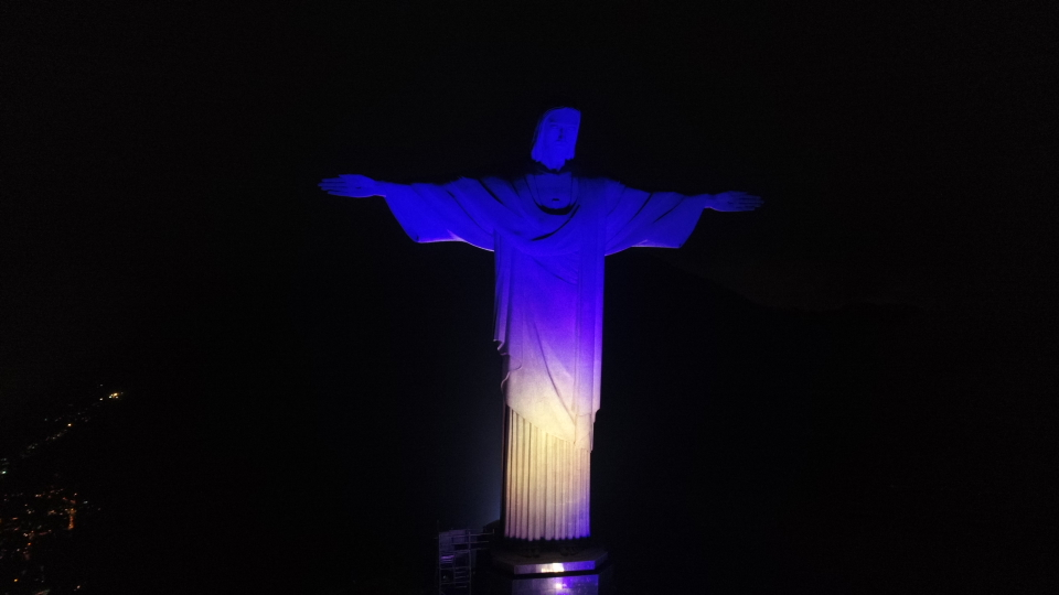 Qualicorp ilumina monumento ao Cristo Redentor para anunciar nova marca
