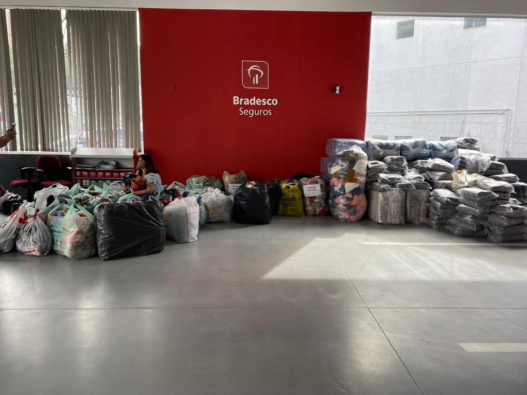 Bradesco Seguros promove ação de voluntariado e distribui mais de 23,7 toneladas de alimentos / Divulgação