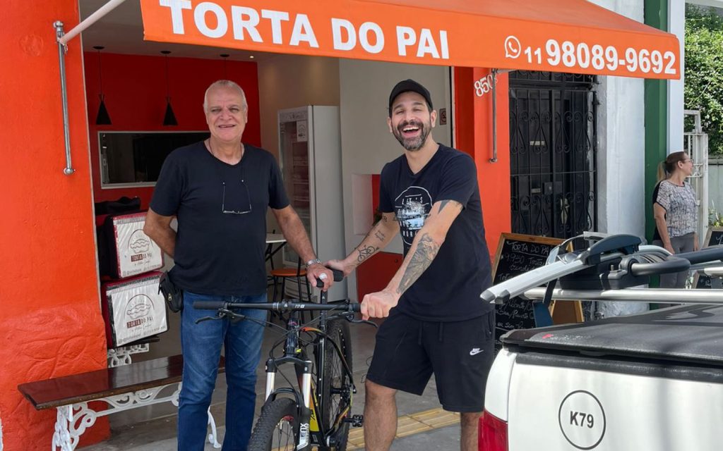 Porto Seguro dá nova bike para entregador que virou trend no Twitter / Divulgação