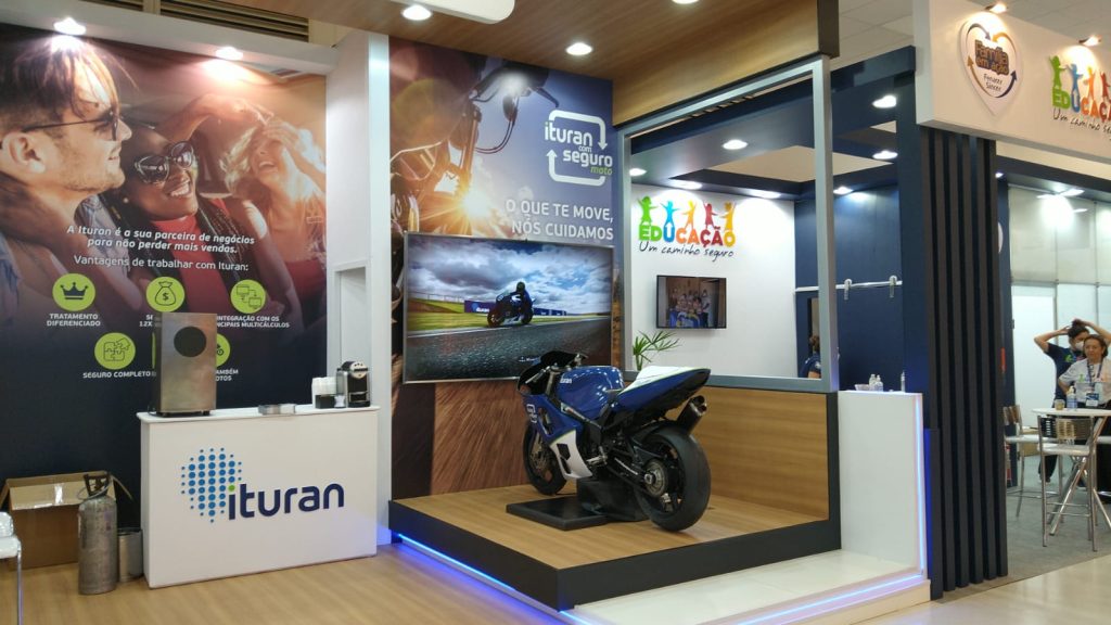 Simulador de moto é destaque de estande da Ituran no 22º Congresso Brasileiro dos Corretores de Seguros / Divulgação