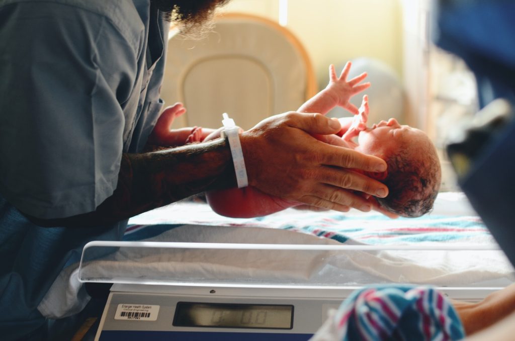 Unimed Goiânia firma parceria para oferecer novo conceito de UTI Neonatal em hospitais / Foto: Christian Bowen / Unsplash Images