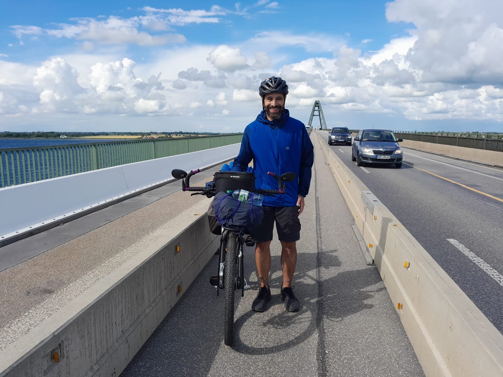 'Diários de Bicicleta': um ciclista, os seguros da Porto e uma aventura pela Europa / Divulgação