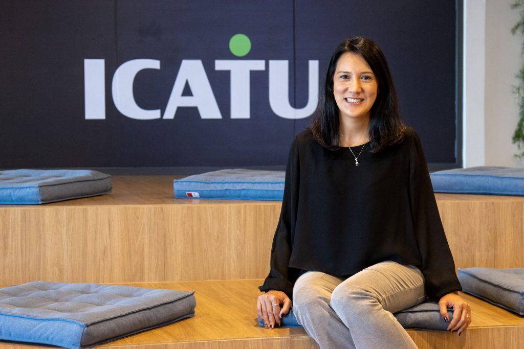 Cinthia Kato é diretora de Marketing e Canais da Icatu / Divulgação