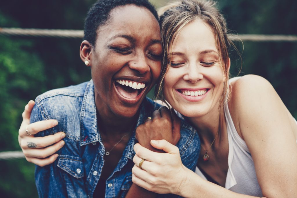 Cultivar amizades contribui para o bem-estar e reduz os níveis de estresse