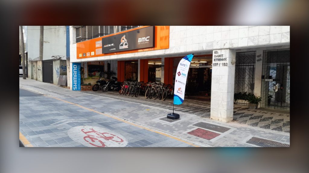 Em Curitiba, Seguros SURA oferece aos ciclistas espaço dedicado / Divulgação