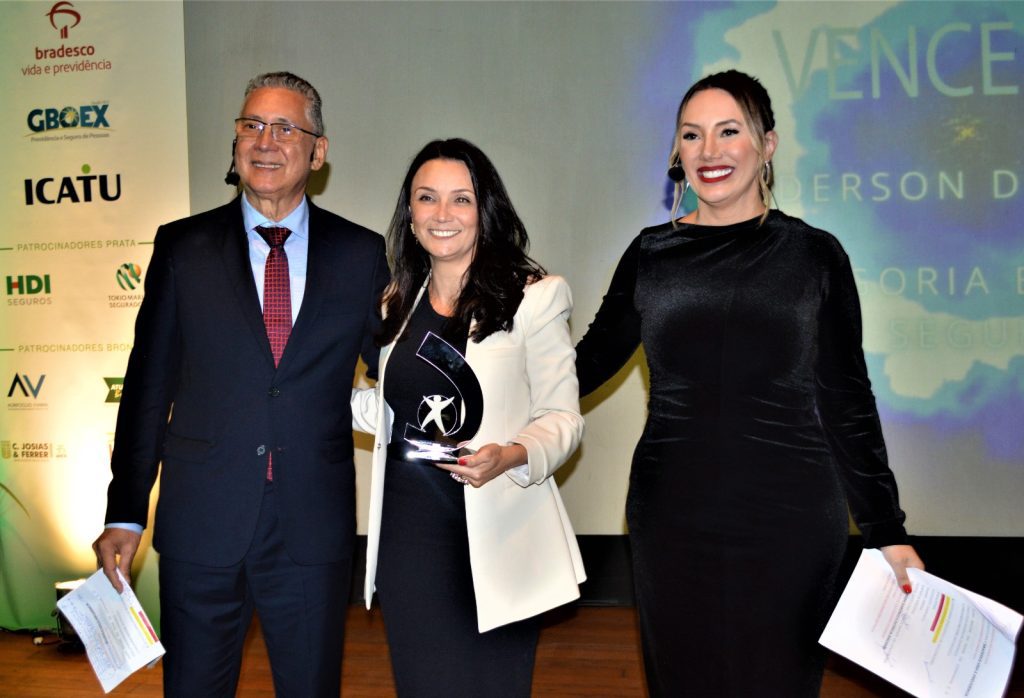 Na categoria Executivo de Seguradora, a Superintendente Comercial Região Sul, SP e Parcerias da SulAmérica, Patrícia Disconsi foi a vencedora do Prêmio Destaques 2023 CVG RS