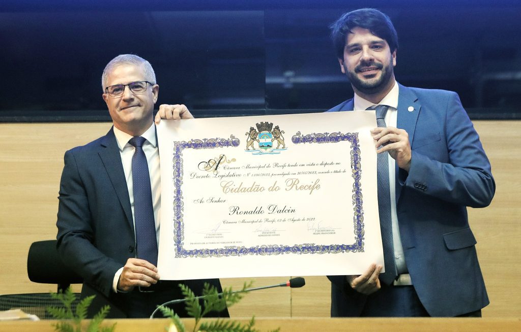Presidente do Sindicato das Seguradoras Norte e Nordeste, Ronaldo Dalcin, recebe o título de Cidadão do Recife